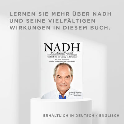 Libro sobre el NADH en un pedestal con el texto "Aprenda más sobre el NADH y sus múltiples efectos en este libro"